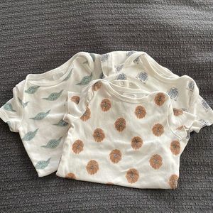 Lot of 3 Gap baby onesies - Star Wars